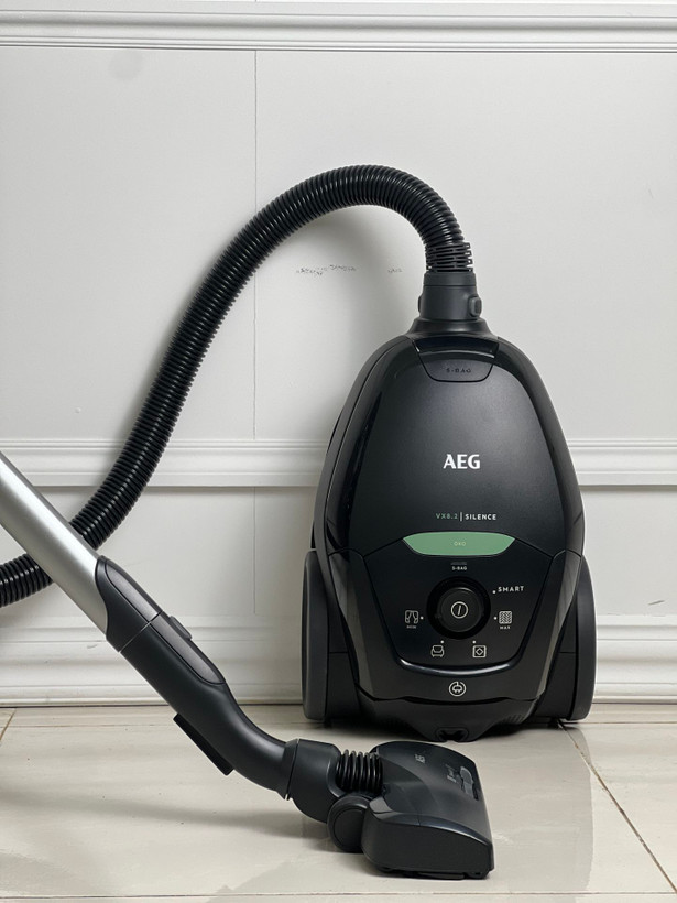 جاروبرقی AEG- مدل VX82-1-OKO